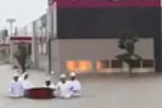 【画像】 豪雨のたびに水没していた小郡イオン ⇒  自衛隊並みの対策を積み上げとんでもないことにｗｗ
