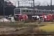 【動画】 総武本線で人身事故 「目の前で人身事故」「めっちゃ電車汽笛なって・・」 緊急車両集結で騒然