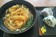 「ラーメンにライス」はありえないけど「うどんにおにぎり」はアリだという風潮