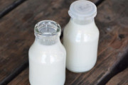 【悲報】昭和生まれさん、給食の牛乳を瓶で飲んでいた