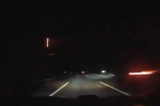 【動画】真夜中の高速道路でガチでヤバい車と遭遇してしまう...