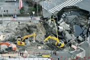 【悲報】八潮市陥没。住民「臭くて窓開けられない」県「あと7年耐えて」