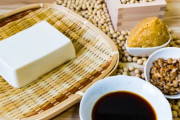 日本人「豆から作った豆腐に豆から作った醤油をかけて豆から作った納豆を混ぜるか〜！」