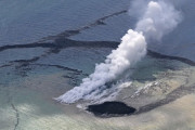 【朗報】日本の領土、増加か　小笠原諸島の噴火で新島形成