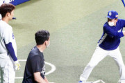 立浪、指名練習で主力の周平、京田らに打撃指導(n回目)