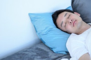 若かりし頃のパッパ「ﾊｧ…ﾊｧ…家に帰ったら倒れるように眠るくらい働いて嫁と子のために稼ぐぞ…！」