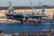 米海軍ニミッツ級航空母艦「ジョージ・H・W・ブッシュ」が定期点検を受けるためノーフォーク海軍造船所へ移動！