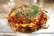 【画像】広島のお好み焼きを見てくれよ！こんなのただの「焼きそば」じゃねえか！