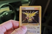 テスラ車、ポケモンカードでキーロックを解錠できてしまうと判明  [4/2]