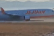 「右エンジンが損傷したのに左エンジン切った」韓国の務安空港事故中間報告…コンクリートの盛り土には言及せず！