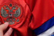 【画像】ロシア代表、アディダスの新ユニ着用を拒否 袖配色が国旗と逆