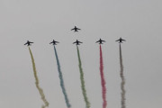 航空自衛隊のブルーインパルスが5色のカラースモークを使用し飛行訓練…聖火到着式で上空に五輪を披露へ！