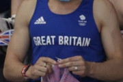 【五輪】イギリスの水泳代表、編み物姿がカワイイと話題に