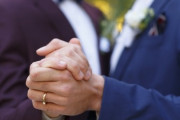 同性婚「賛成」63％、30歳未満女性の9割以上が「賛成」