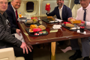 【画像】ドナルド・トランプさん、閣僚にとんでもない食事を出してしまう