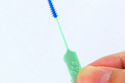 【悲報】歯間ブラシとフロスの科学的効能、研究が行われていなかったことが判明