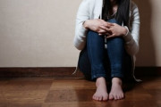 やりたくない仕事して手取り12万で借金300万、軽くシにたくなる