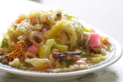 すまん、「皿うどん」って誰が食ってるんだ？ムホホｗ今日は皿うどんでも食べますかなｗとなったことが人生で一度もないんだが
