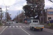 どうしたらそんな勘違いを？千葉で撮影された高齢者軽トラックの謎運転。