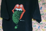 【画像】このTシャツ買うか迷ってるんだけど、ダサい？【中古】