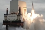 韓国国防省、人工衛星を搭載した固体燃料ロケットの打ち上げ実験に成功と発表！