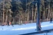 【動画】衝突されたボーダーが記憶喪失になったゲレンデの事故。