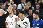 【サッカー】トッテナムの韓国代表FWソン・フンミン、転倒した際に相手の腹を両足で蹴り上げる超危険行為を行い一発退場！今年3度目のレッドカード