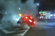 これは避けようがない。京葉道路で撮影されたヤバすぎる事故の映像。