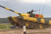 「戦車バイアスロン」で中国チームが首位に…ロシアで開催中の国際軍事競技大会！