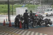 【悲報】バイク乗り界隈一枚の画像で荒れる
