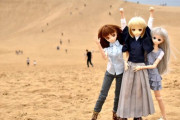 【画像】鳥取砂丘で美女3人組が撮られる