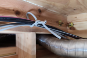 【悲報】家主「屋根裏の配線がケーブルで結束されてて大声で泣いちゃった」→賛否両論にｗｗｗｗ