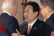 米大統領主催の会合　韓国大統領「出席対象者ではなかったが行ったら大統領と48秒話せた(腕を掴み)」一方、岸田首相はスピーチ披露