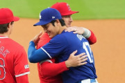 【写真】大谷翔平選手と再会のハグを交わすマイク・トラウト選手
