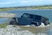 【動画】ジープ乗りさん、天竜川にはまってしまうｗｗｗｗｗ