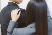 36歳女上司からのセクハラに苦悩する男性「なぜか勝手に2人だけの飲み会」「LINEで写真を送ってくる」