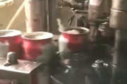 【動画】中国あるある、空き缶リサイクルを取り入れた偽ビール製造がこちら～！