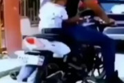 【衝撃】海外では、バイクの後ろに乗せた子供をこうやって下ろすらしい！←これはありなのか？　海外の反応