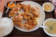 【画像】中国人の中華料理店の唐揚げ定食。こういうのでいいんだ??
