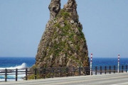 石川県にある「トトロ岩」、崩落してとんでもないことになってしまう…