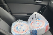宅配ピザ店に車で行ってピザ受け取ってそのまま駐車場で食うのあり？ｗ