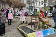 【ベルリン少女像】 「平和の少女像はベルリンで唯一の反性暴行銅像」～少女像前で「女性に対する暴力撤廃国際日」集会[11/28]  [蚯蚓φ★]