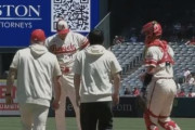 海外「彼は休んだほうが良い！」大谷翔平が44号2ラン直後の二回途中にまさかの緊急降板で外国人大騒ぎ！