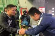 SBルーキー佐倉、山川穂高と握手し手に驚愕「分厚くて硬くてマメだらけ。僕の3倍はある。エグい」