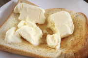 【画像】カリッと焼いたトーストにマーガリン