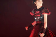 KOBAがYUIMETALを押してる！　無礼だ！　【海外の反応】