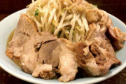 ラーメン二郎（栄養A、野菜A、腹持ちA、味A）