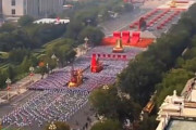 建国70周年。中国が行った過去最大規模の軍事パレードの全てを48秒のタイムラプスで。