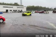 【悲報】イキって水没した駐車場に突っ込むスポーツカー乗り、発見される。案の定の結果になって草ｗｗｗｗｗ