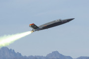無人ステルス攻撃機、 クラトスXQ-58 航続距離など性能向上
